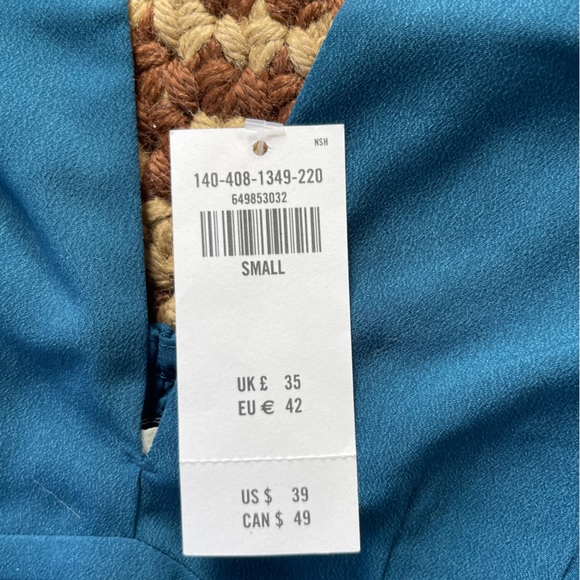 Abercrombie crop v neck halter- tags still on - Picture 2 of 2